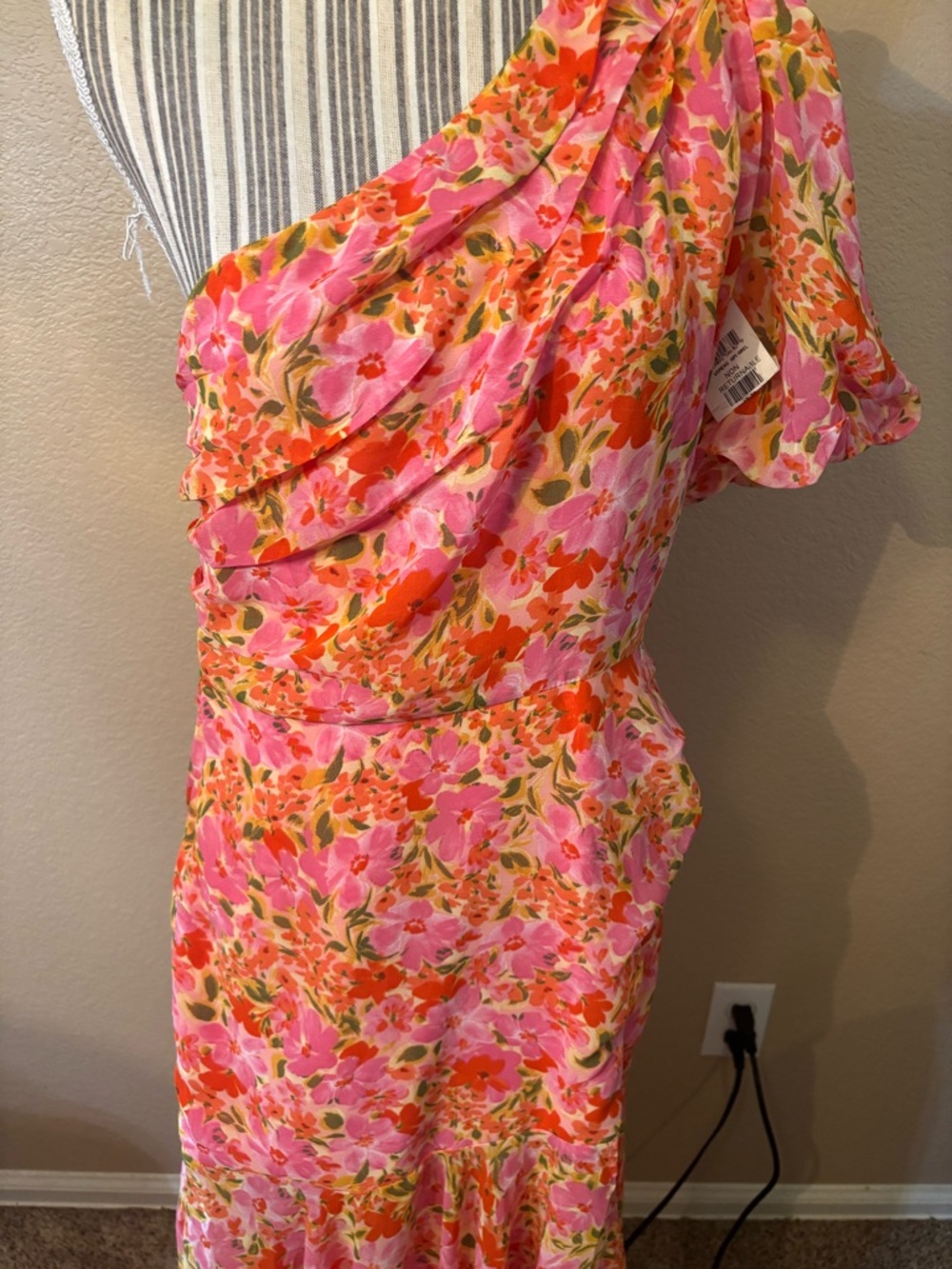 NEW ASTR Dress Large Santorini 1-Shoulder Floral Midi Chiffon Pink Orange Flowy - Picture 4 of 16